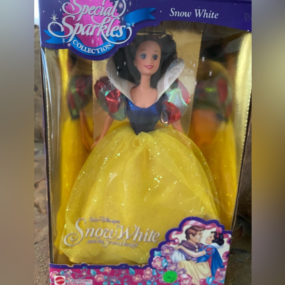 Snow White Special Sparkles Collection Disney Doll NIB